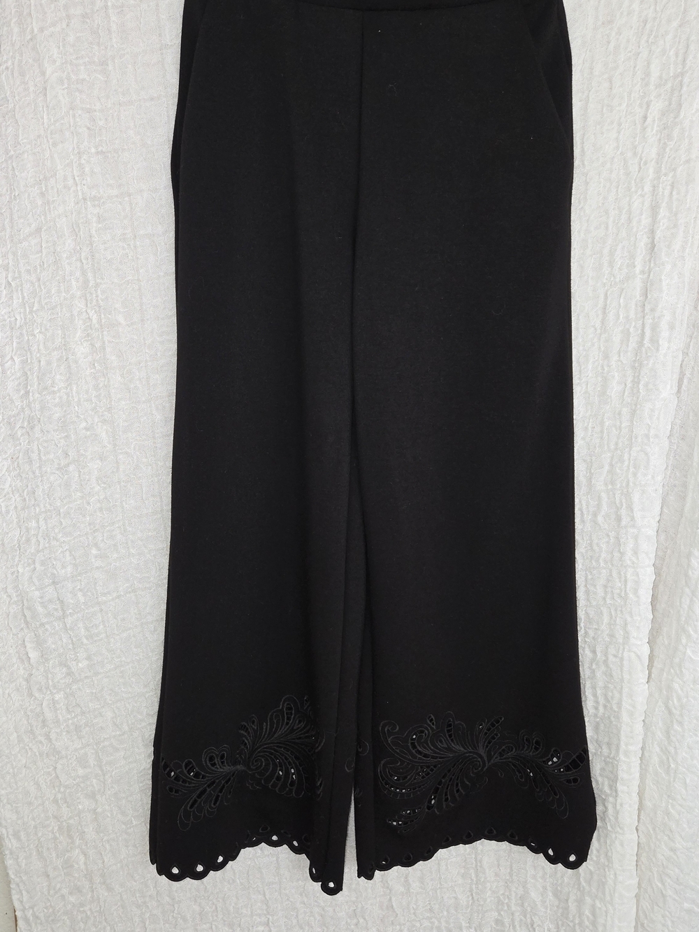 Elie Tahari Size S Black Women's Wide Leg Pants with Scalloped Eyelet Hem